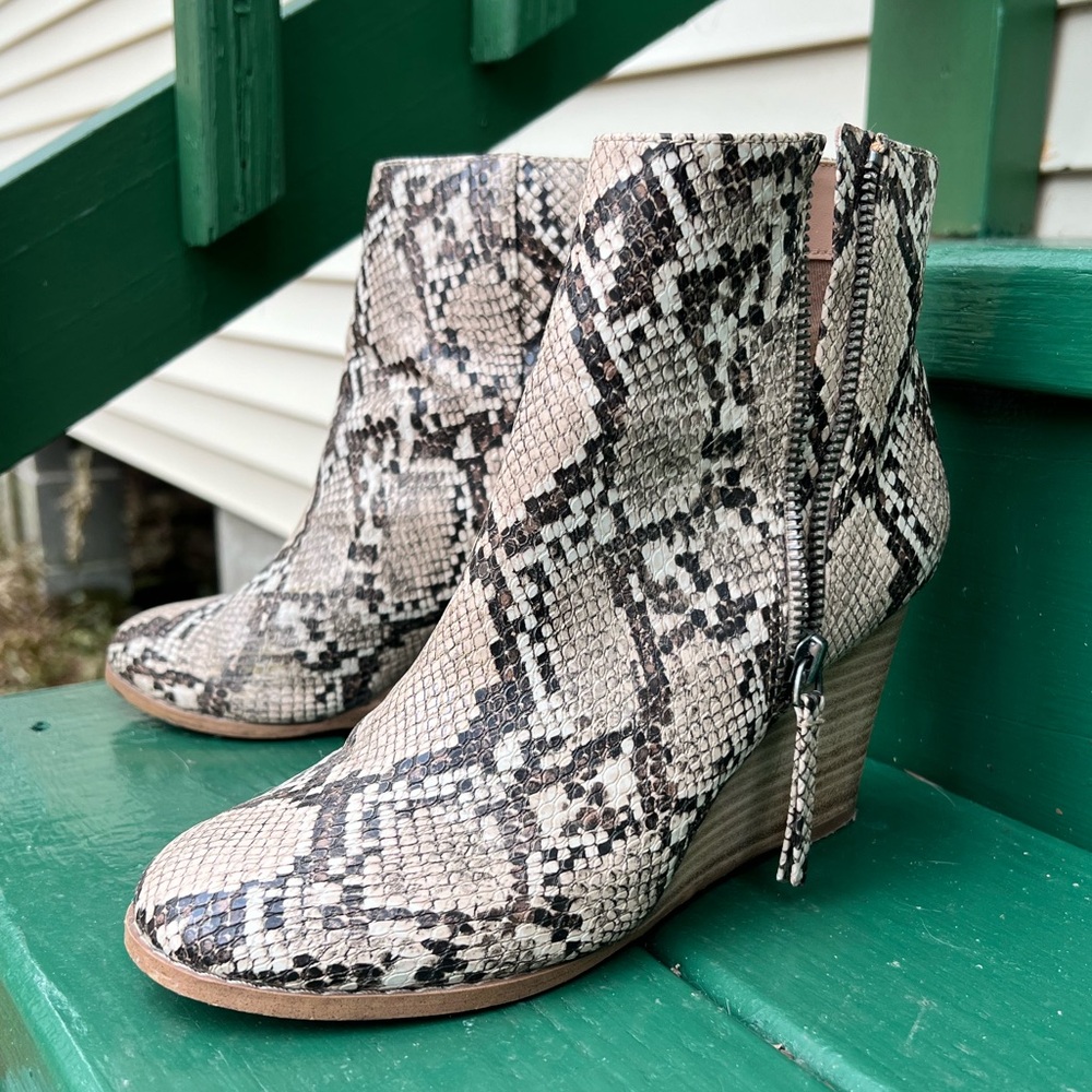 Steve Madden Gryffin Wedge Booties Snakeskin Size 7